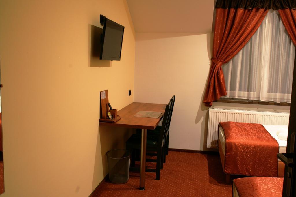 Hotel Kuznia Oberza Polska Lissomitz Zimmer foto