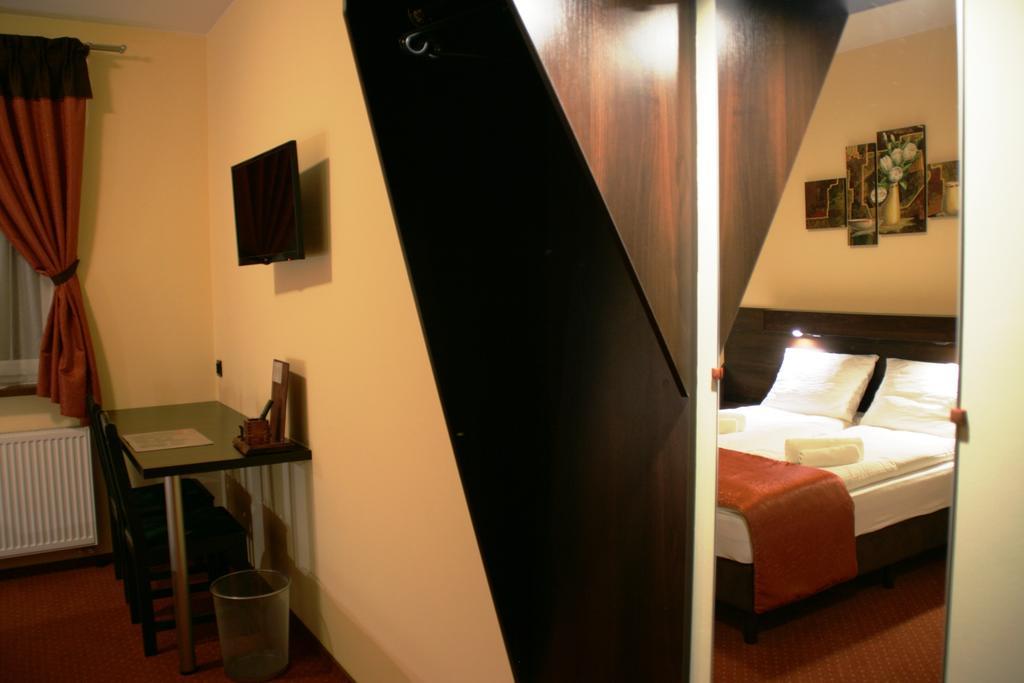 Hotel Kuznia Oberza Polska Lissomitz Zimmer foto